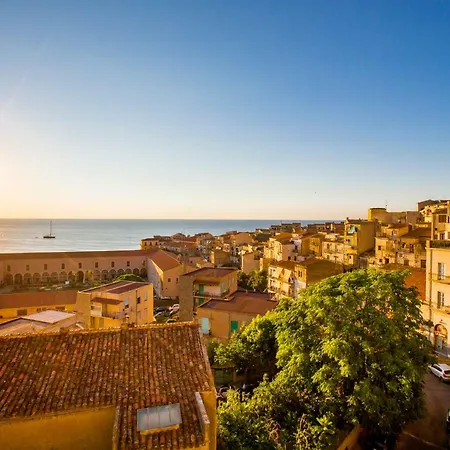 Charme E Chic Чефалу