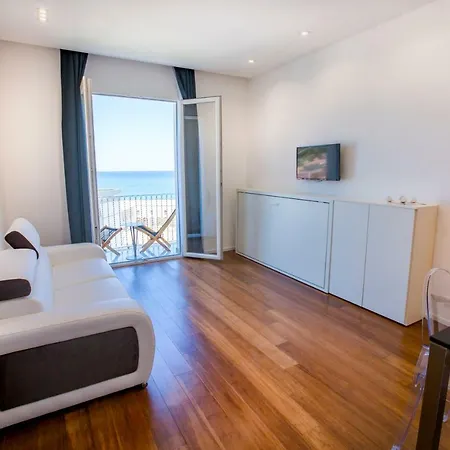 Charme E Chic Apartamento Cefalú